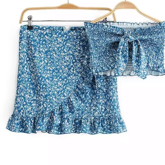 NEW Set of 2 pcs top and skirt L floral blue - Picture 4 of 13